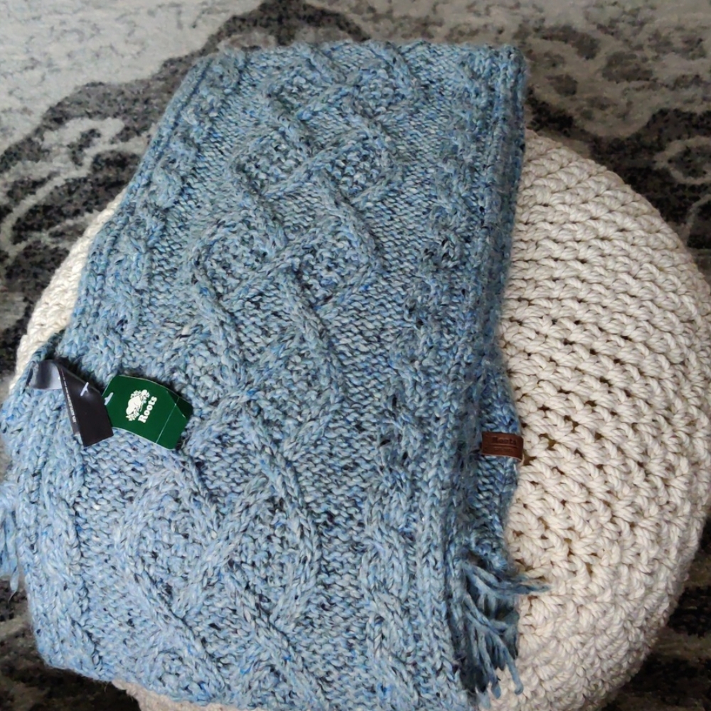 Roots scarf and mittens set